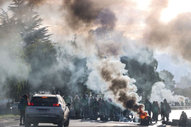El gremio ATE anticipó bloqueos en el carril Cipolletti-Neuquén rumbo a los puentes. Foto: archivo.