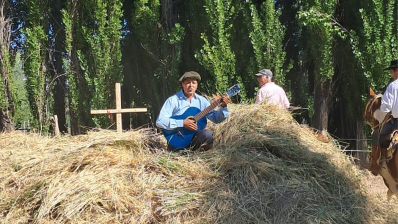 Revivir una tradición del norte neuquino: así se vivió la trilla de doña Florinda | LM Neuquen Revivir una tradición del norte neuquino: así se vivió la trilla de doña Florinda
