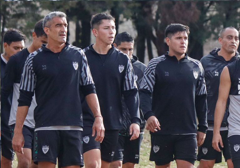 Manolo Berra habló luego del primer entrenamiento a cargo del nuevo cuerpo técnico. Fotos: Anahí Cárdena Manolo Berra habló luego del primer entrenamiento a cargo del nuevo cuerpo técnico. Fotos: Anahí Cárdena