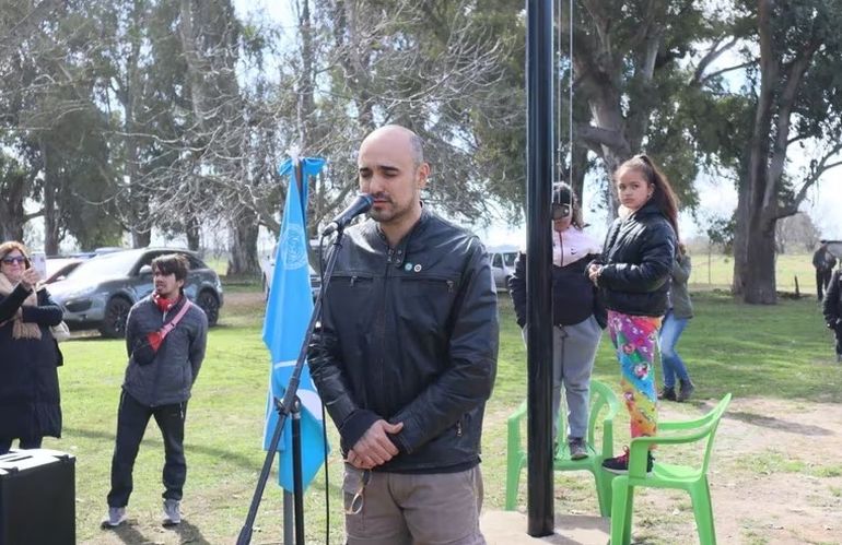Abel Pintos abrió su jornada solidaria entonando el Himno Nacional Argentino. Abel Pintos abrió su jornada solidaria entonando el Himno Nacional Argentino.