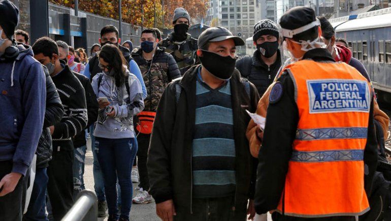 Argentina superó la barrera de los 2 mil casos en sólo un día