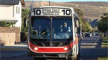 El Expreso Rada Tilly conecta esa localidad y Comodoro Rivadavia, en Chubut. El Expreso Rada Tilly conecta esa localidad y Comodoro Rivadavia, en Chubut.