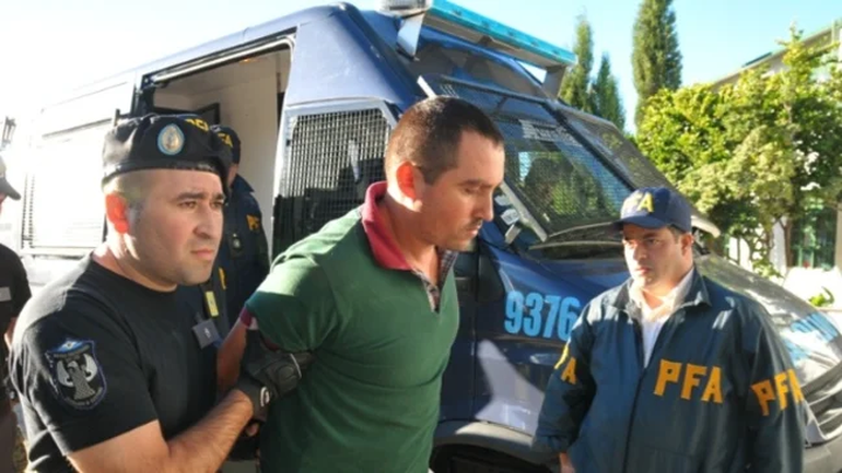 Jonathan Vogel tenía prisión perpetua, pero se fugó y su situación se agravó. Jonathan Vogel tenía prisión perpetua, pero se fugó y su situación se agravó.