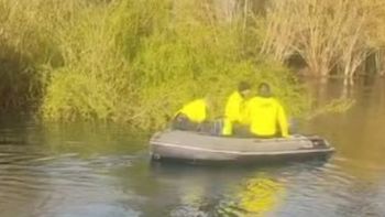 La mamá de Gonzalo Abraham Carrillo que viajó a Chile desde Chubut, confirmó la dura noticia del hallazgo del cuerpo de su hijo. La mamá de Gonzalo Abraham Carrillo que viajó a Chile desde Chubut, confirmó la dura noticia del hallazgo del cuerpo de su hijo.