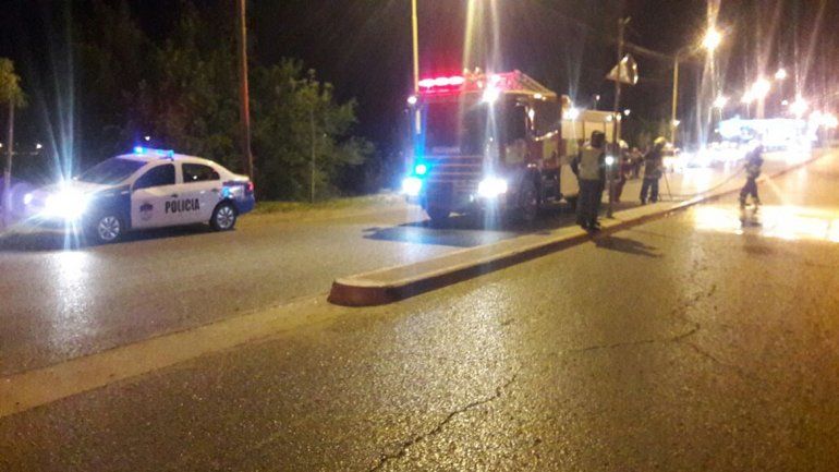 Murió un joven motociclista al chocar contra una columna de alumbrado público