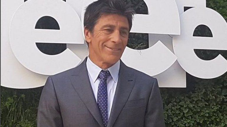 El también productor ya promociona el informativo en Twitter.