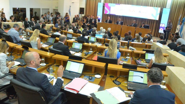 Los concejales escucharon con expectativa el extenso discurso que pronunció el intendente Pechi Quiroga.