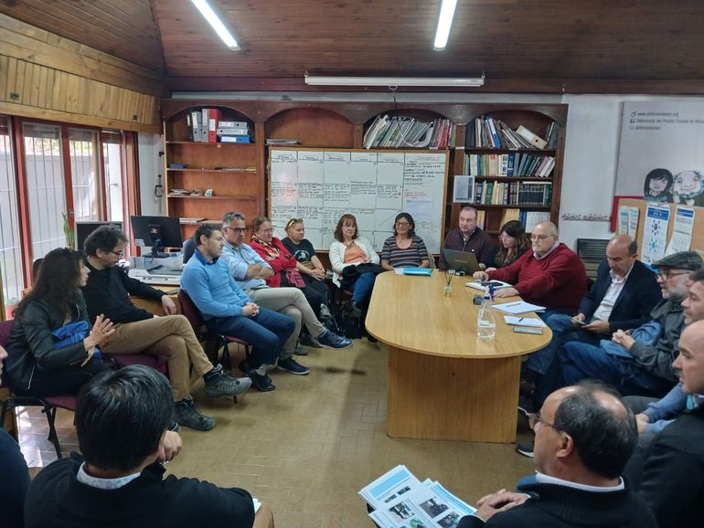 Autoridades del Epas, en una reunión informativa con vecinos de La Sirena, en la Defensoría del Pueblo. Autoridades del Epas, en una reunión informativa con vecinos de La Sirena, en la Defensoría del Pueblo.