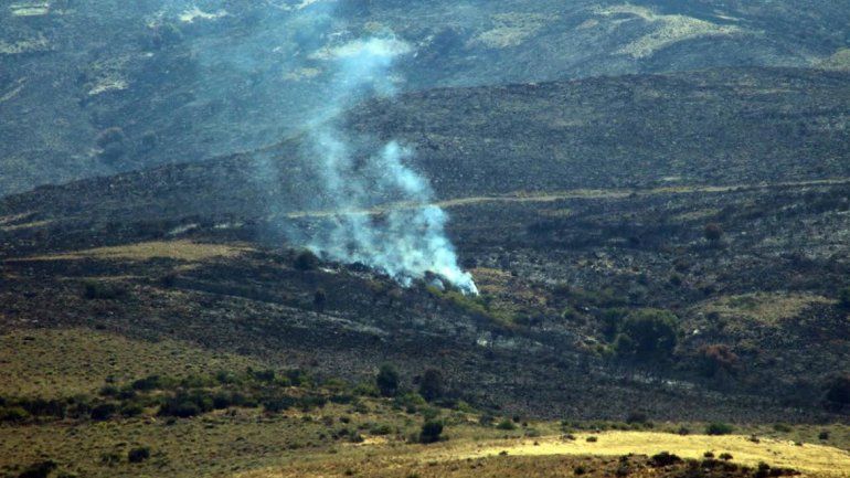 Por el viento y el calor, se reactivó el incendio