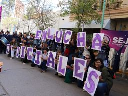 La movilización de Sejun por el centro de Neuquén. La movilización de Sejun por el centro de Neuquén.