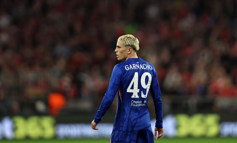 El ofensivo cántico que la hinchada del Manchester United le dedicó a Garnacho
