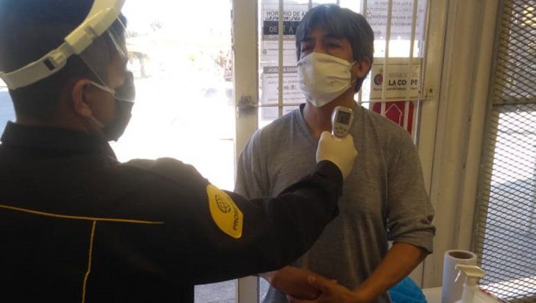 Supermercado neuquino le toma la temperatura a sus clientes