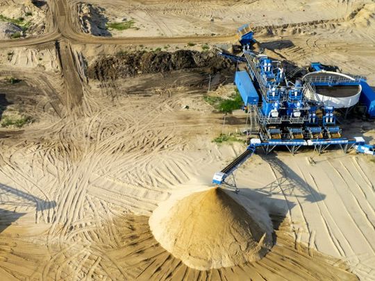 Crecimiento exponencial: Cada pozo en Vaca Muerta exige entre 10.000 y 15.000 toneladas de arena de fractura, un insumo clave que mantendrá a los sets con solo dos o tres días de stock de reserva si la logística no acelera el paso.