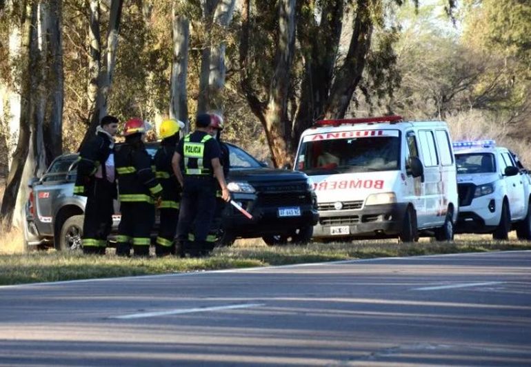 El operativo en la tarde del jueves 29 en la ruta 5: el despiste se produjo cuando otro auto intentó pasar al Chevrolet Cruzé en el que viajaban dos funcionarios proviciales y el chofer. El operativo en la tarde del jueves 29 en la ruta 5: el despiste se produjo cuando otro auto intentó pasar al Chevrolet Cruzé en el que viajaban dos funcionarios proviciales y el chofer.