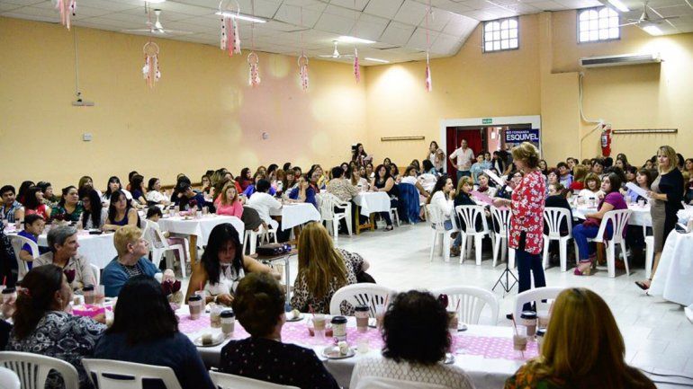 Más de 200 mujeres fueron agasajadas en Plottier