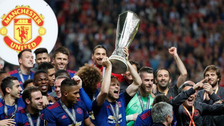 Con Romero como titular, el Manchester se consagró campeón