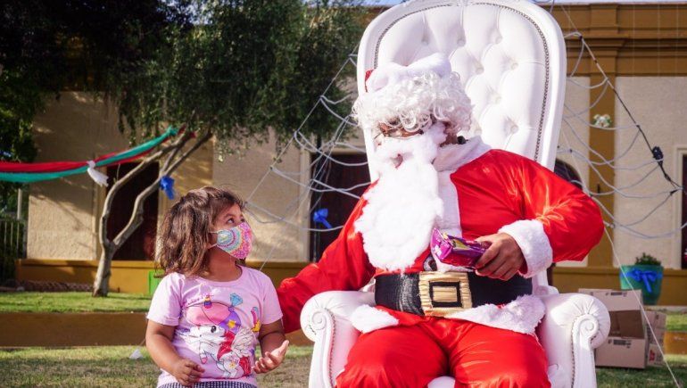 El Papá Noel solidario recorre los barrios de Plottier