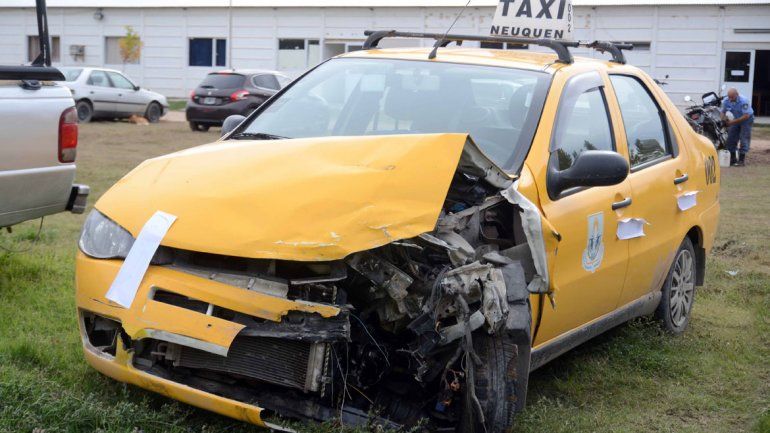 Así habían quedado los dos vehículos involucrados en el siniestro. El conductor de la EcoSport pasó en rojo pero fue sobreseído por la pena natural.
