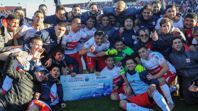 Es la segunda temporada de Perales en Morón. Integró el plantel que ascendió desde la B Metropolitana.