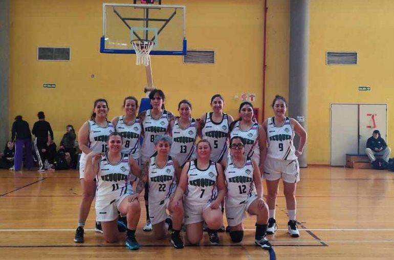 El plantel de Pioneras en la categoría +40. 