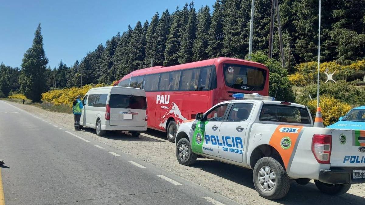 Un chofer que transportaba egresados de Chile manejaba alcoholizado
