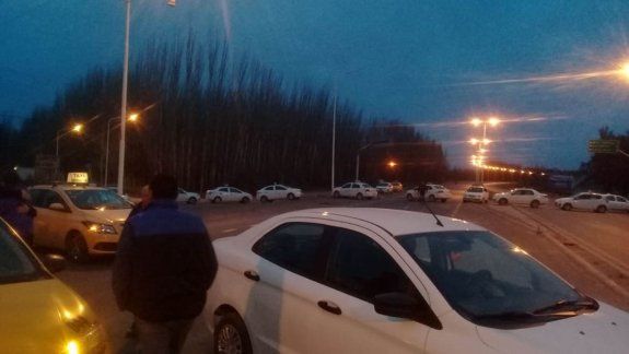taxistas cortaron durante 7 horas la ruta en reclamo de seguridad