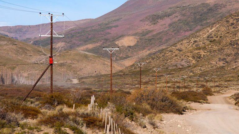 Avanzan las obras de tendido eléctrico en el norte neuquino