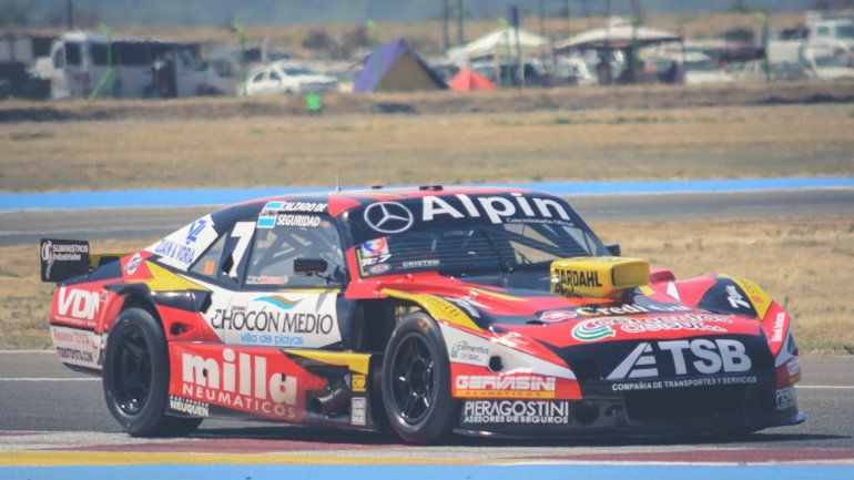 Camilo Echevarría recién ayer tomó contacto con el auto y hoy intentará avanzar. Manu Urcera también pretende escalar posiciones en una pista en la que se siente local.