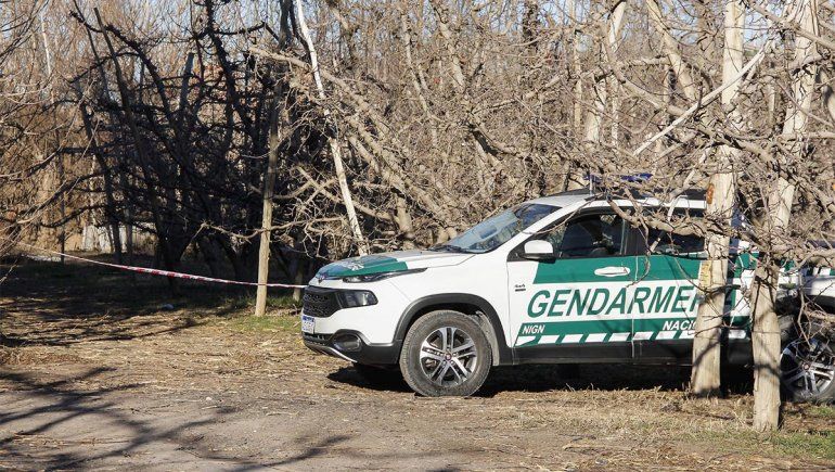 cipolletti-gendarmeria-custodia-chacra-costa-norte-3jpg