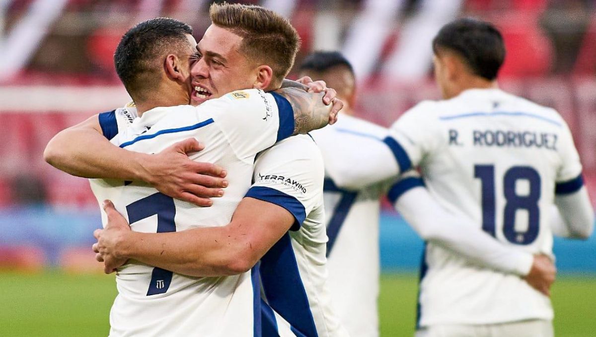 El delantero mega famoso del fútbol argentino que anunció su retiro