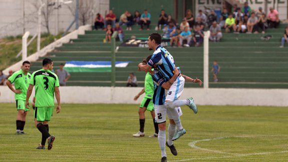 Cente bajó a Maro y sube