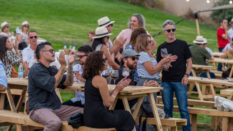 El sunset en Bodega Malma celebró la Vendimia Neuquina El sunset en Bodega Malma celebró la Vendimia Neuquina