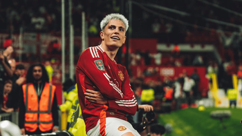 garnacho seguira en la premier league y sera companero de otro argentino
