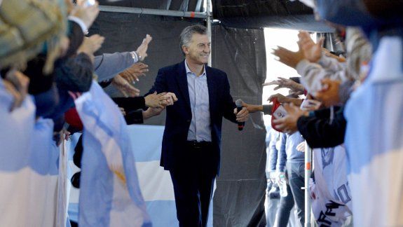 Mauricio Macri, ayer, con jubilados de Santiago del Estero.