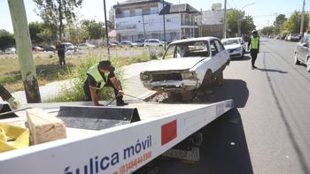 autos abandonados, la postal decadente de las calles de neuquen: inminente propuesta para removerlos