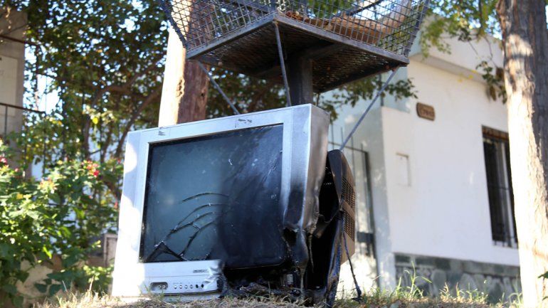 Los apagones son constantes y se queman cada vez más electrodomésticos. Los vecinos piden una solución.
