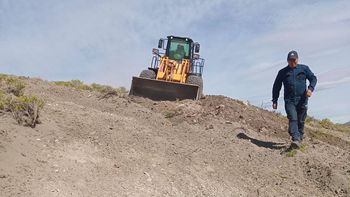 Los equipos de Vialidad Provincial trabajaron durante cuatro dias para abrir un camino vehicular. Los equipos de Vialidad Provincial trabajaron durante cuatro dias para abrir un camino vehicular.