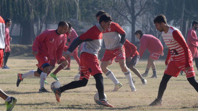 Ramos se sumó desde los primeros entrenamientos al plantel del Rojo proveniente de Maronese. Conformó al DT y tiene grandes chances de ser titular.