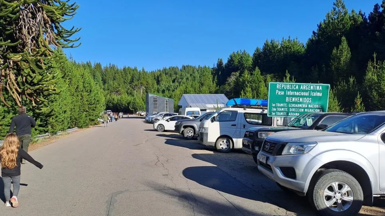 El marplatense regresó al país con la casilla rodante floja de papeles por el paso Icalma. | LM Neuquen El marplatense regresó al país con la casilla rodante floja de papeles por el paso Icalma.