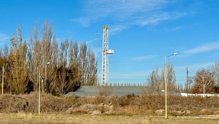 Dentro de las chacras también en su momento había empresas frutícolas, jugueras, y hoy el desarrollo es al servicio de Vaca Muerta.