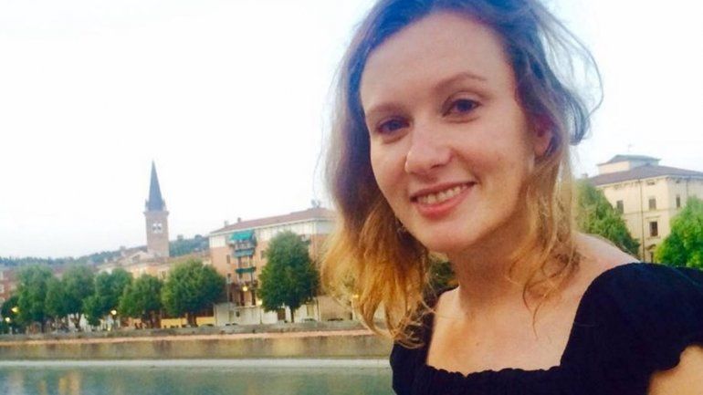 La mujer de 30 años apareció muerta al costado de una ruta.