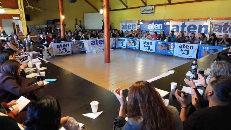 El Gobierno convocó a una reunión y el gremio docente ATEN demora las medidas de fuerza | LM Neuquen El Gobierno convocó a una reunión y el gremio docente ATEN demora las medidas de fuerza