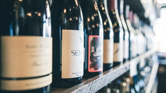 Las etiquetas de vino deberán consignar Indicación Geográfica y Denominación de Origen