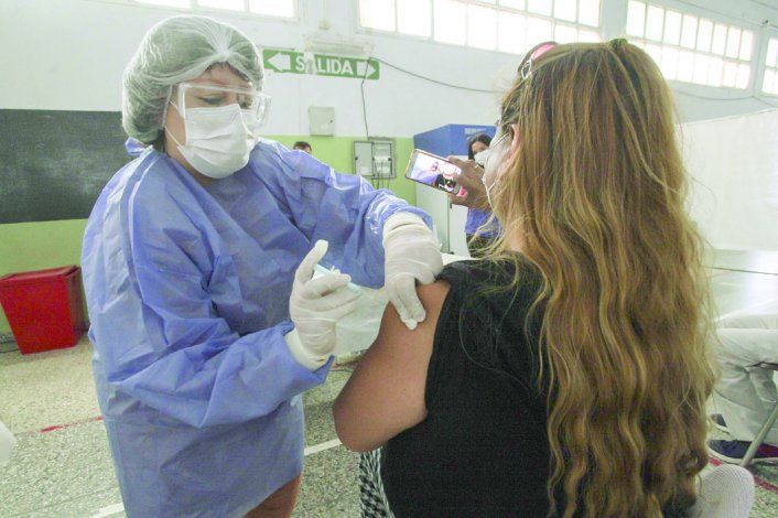 La vacunación es el camino para el regreso seguro a las aulas.