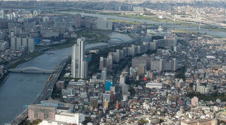 Con 33 millones de habitantes, Tokio descendió al tercer lugar del informe de la ONU. Con 33 millones de habitantes, Tokio descendió al tercer lugar del informe de la ONU.