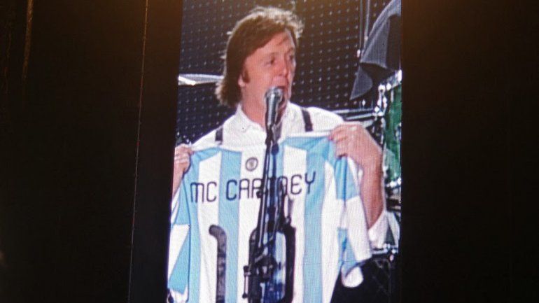 Paul McCartney con la camiseta de Argentina