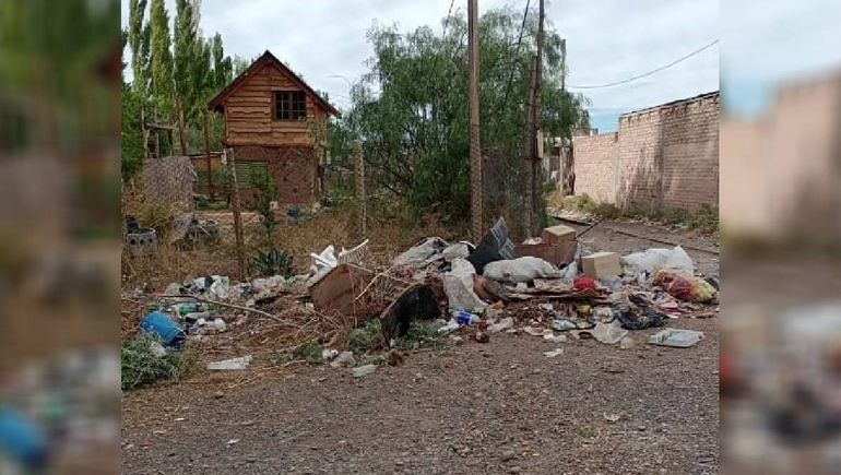 Los vecinos de Ferri esperan que se elimine la basura arrojada en cualquier parte.&nbsp;