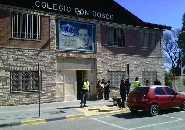 Evacuaron el colegio Don Bosco por una amenaza de bomba