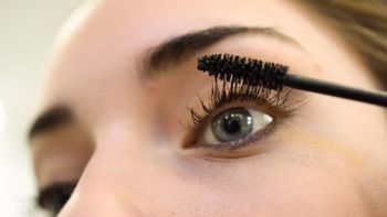 Ni pestañas postizas ni lifting: la nueva tendencia natural para ojos que es furor este invierno 2025 Ni pestañas postizas ni lifting: la nueva tendencia natural para ojos que es furor este invierno 2025