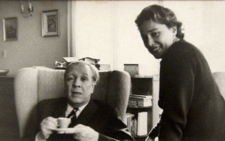 Inés Castro Rendón, hija de Eduardo Castro Rendón, invitó a Borges a conversar sobre libros y autores y, compartieron un té.